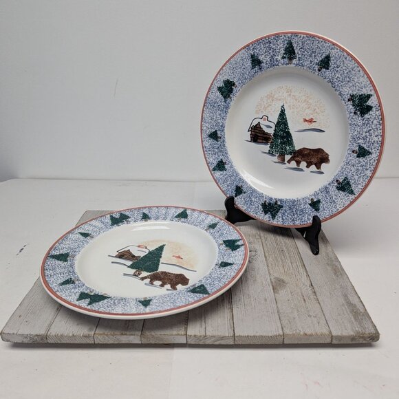 Hudson Bay 1999 Dinner Plates Set 2 Vintage Sponge Paint Christmas Trees Cabin - Picture 1 of 7